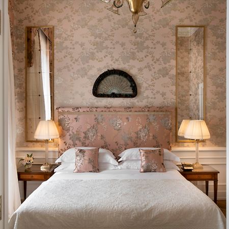 Helvetia&Bristol Firenze - Starhotels Collezione Εξωτερικό φωτογραφία A bedroom at the hotel