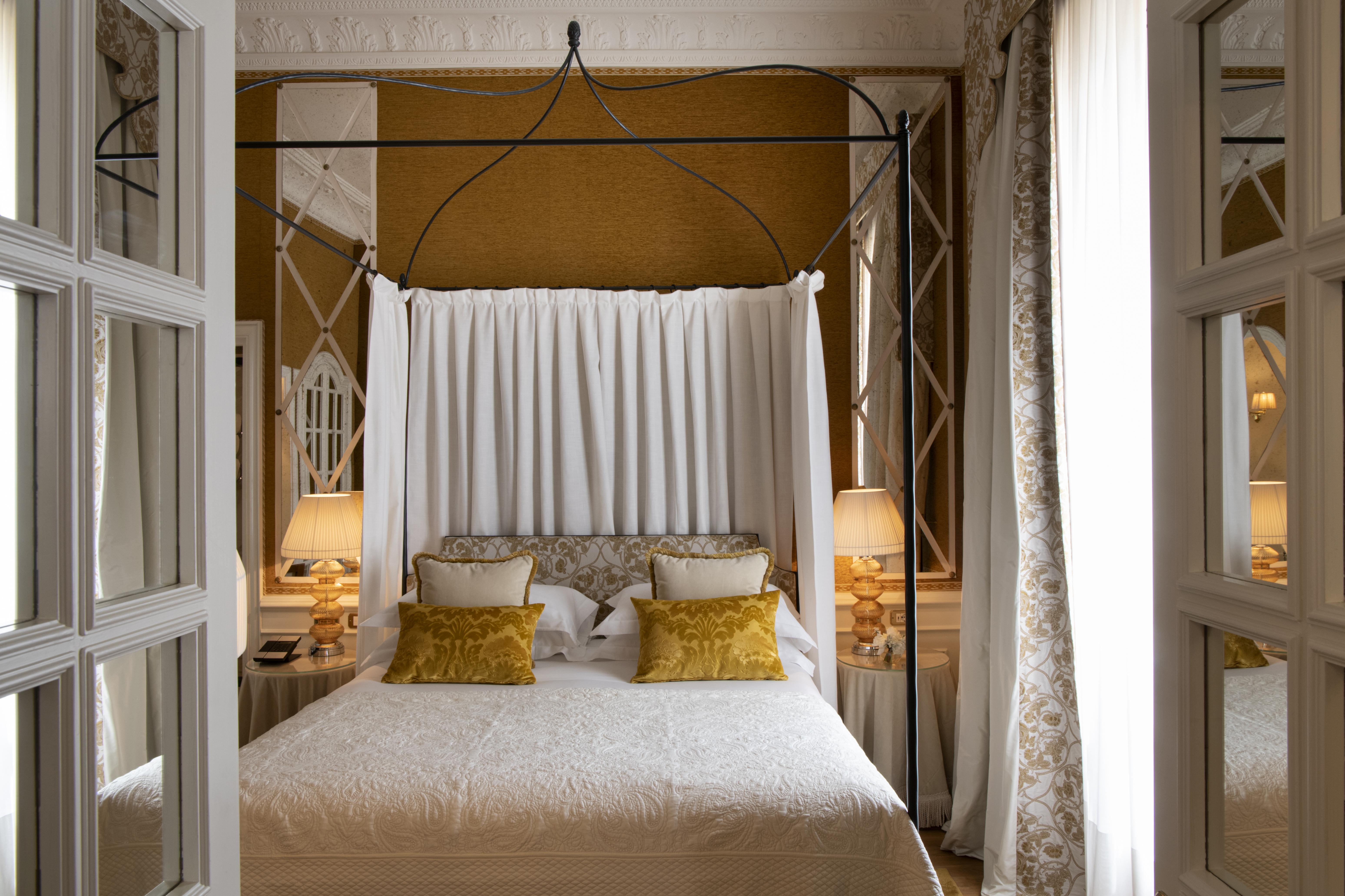 Helvetia&Bristol Firenze - Starhotels Collezione Εξωτερικό φωτογραφία A bedroom at the Hotel de Matignon