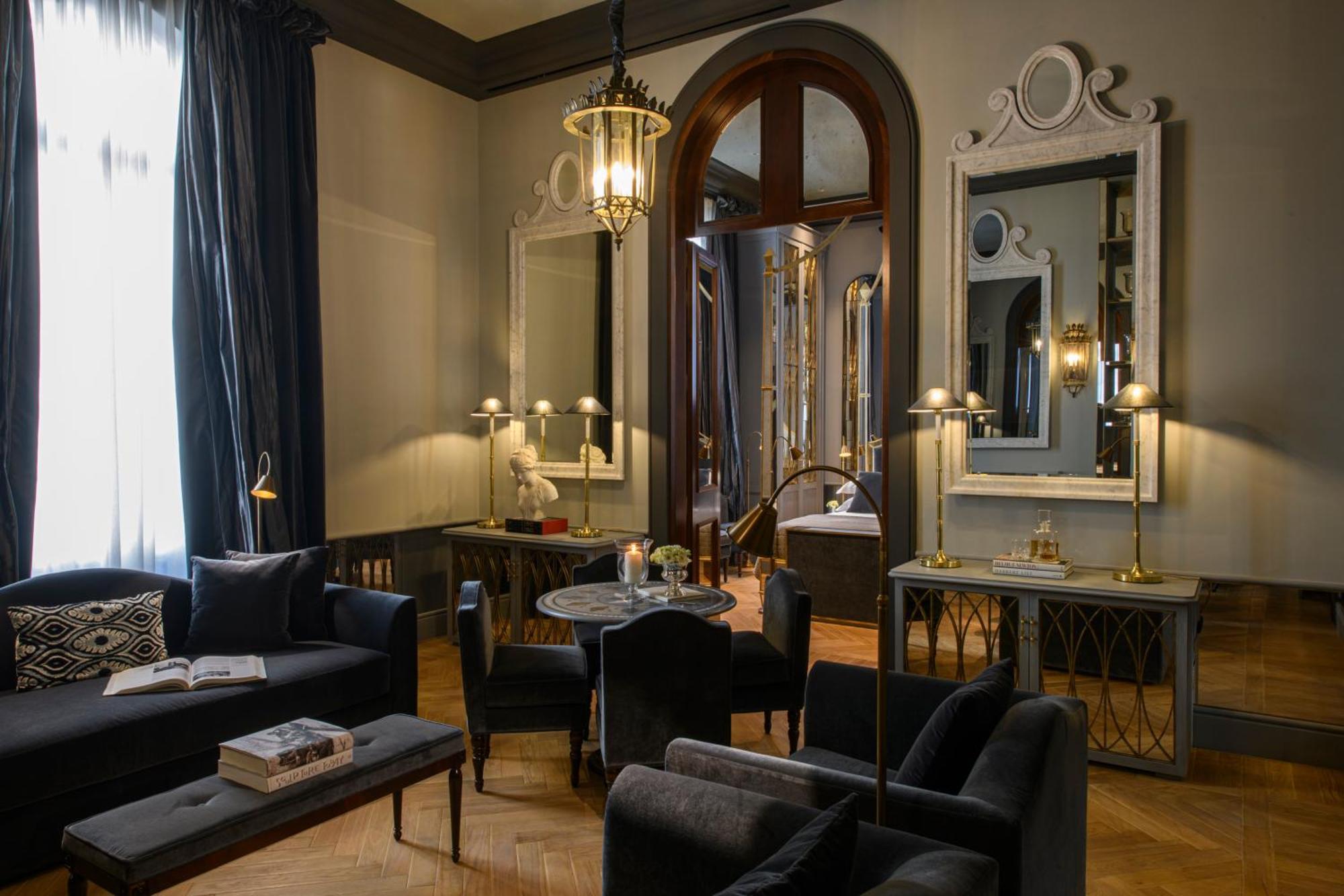 Helvetia&Bristol Firenze - Starhotels Collezione Εξωτερικό φωτογραφία A suite at the Hotel de Crillon